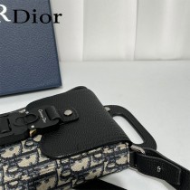 DIOR 迪奧馬鞍豎版手袋 搭配肩帶