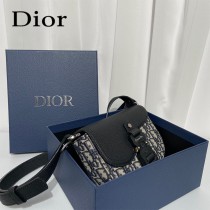 DIOR 迪奧老花馬鞍手拿包 附有肩帶