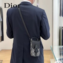 DIOR 迪奧馬鞍豎版手袋 搭配肩帶