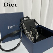 DIOR 迪奧馬鞍豎版手袋 搭配肩帶