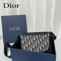 DIOR 迪奧老花馬鞍手拿包 附有肩帶