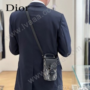 DIOR 迪奧馬鞍豎版手袋 搭配肩帶