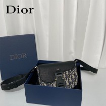 DIOR 迪奧老花馬鞍手拿包 附有肩帶