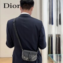 DIOR 迪奧老花馬鞍手拿包 附有肩帶