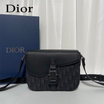 DIOR 迪奧馬鞍信使包以米色和黑色 Oblique 印花