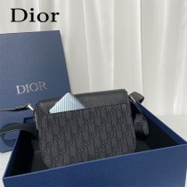 DIOR 迪奧馬鞍信使包以米色和黑色 Oblique 印花