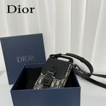 DIOR 迪奧馬鞍豎版手袋 搭配肩帶