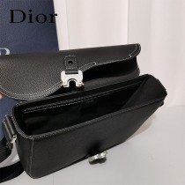 DIOR 迪奧 馬鞍信使包 採用黑色粒面牛皮革精心制作