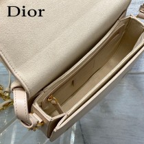 DIOR 迪奧最新款豬鼻子Signature繫列郵差包