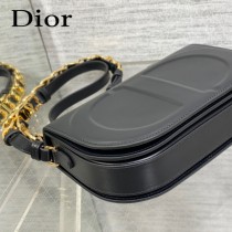 DIOR 迪奧最新款豬鼻子Signature繫列郵差包