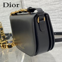 DIOR 迪奧最新款豬鼻子Signature繫列郵差包