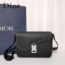 DIOR 迪奧 馬鞍信使包 採用黑色粒面牛皮革精心制作