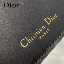 DIOR 迪奧最新款豬鼻子Signature繫列郵差包