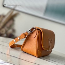 M59386-04  新款Epi皮革 Buci 手袋腋下包斜跨包