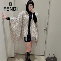 Fendi限量款連帽鬥篷披肩純羊絨