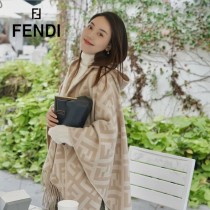 Fendi限量款連帽鬥篷披肩純羊絨