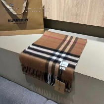 BUR 棕色經典格紋山羊絨圍巾