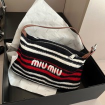 MIU MIU繆繆編織腋下包