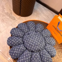 LV 太陽花抱枕