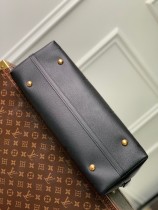 M46289克          CarryAll 中號手袋