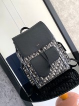 高版本DIOR 馬鞍雙肩背包  型號1VOBA088YKY_H26E_TU