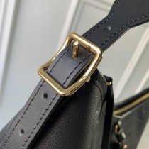 M46289克          CarryAll 中號手袋
