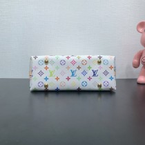 M13661        本款 CarryAll 小號手袋