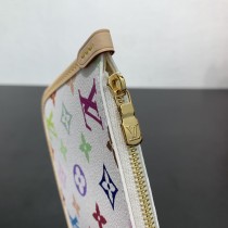 M13661        本款 CarryAll 小號手袋