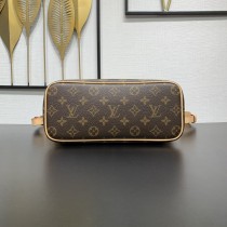 M26532 Neo Lockit PM靈感來自1958年柯德莉夏萍曾攜帶的旅行手挽袋