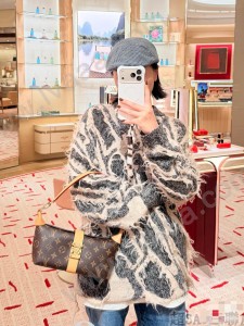 M26191  Pochette Mia 手袋