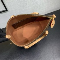 M26532 Neo Lockit PM靈感來自1958年柯德莉夏萍曾攜帶的旅行手挽袋