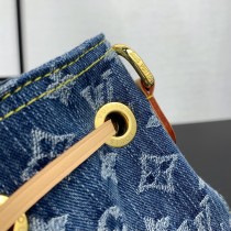 M27330 Denim Rendez-Vous 系列呈獻經典 Montsouris Cargo 雙肩包